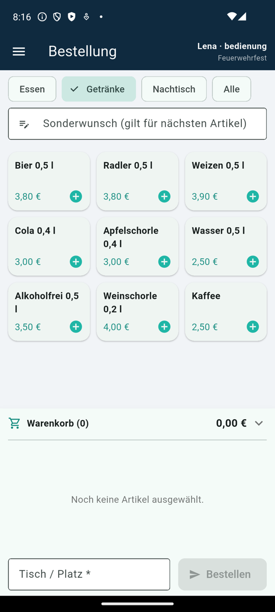 Bestell-Ansicht auf dem Smartphone: Kategorie-Filter, Artikel-Kacheln mit Preis und Plus-Knopf, darunter der leere Warenkorb mit Pflichtfeld für Tisch und Platz